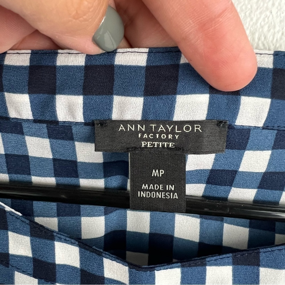 Ann Taylor Navy Gingham Sleeveless Blouse Size MP - Picture 3 of 6